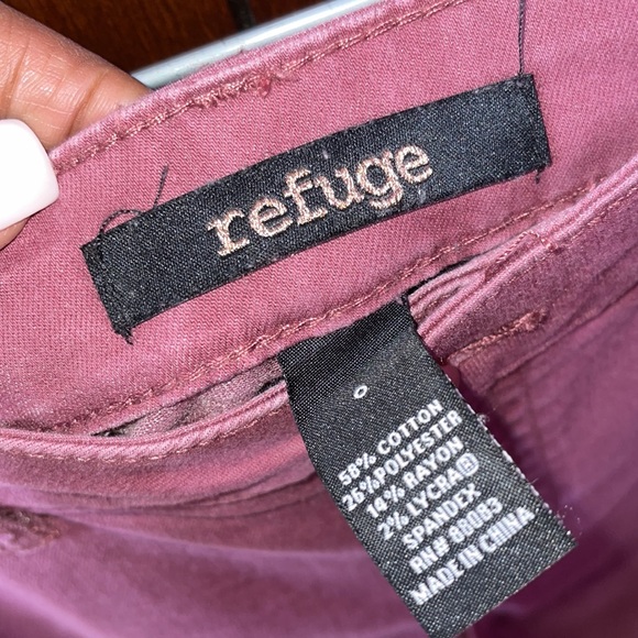 Refuge Burgundy Distressed Skinny Jeans 🔥 - Picture 3 of 3